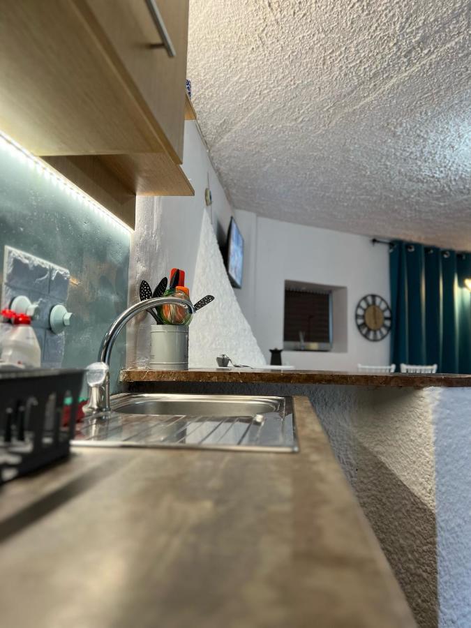 Ciel Apartment, 5 Minutes Walk From Ipsos Beach! Esterno foto