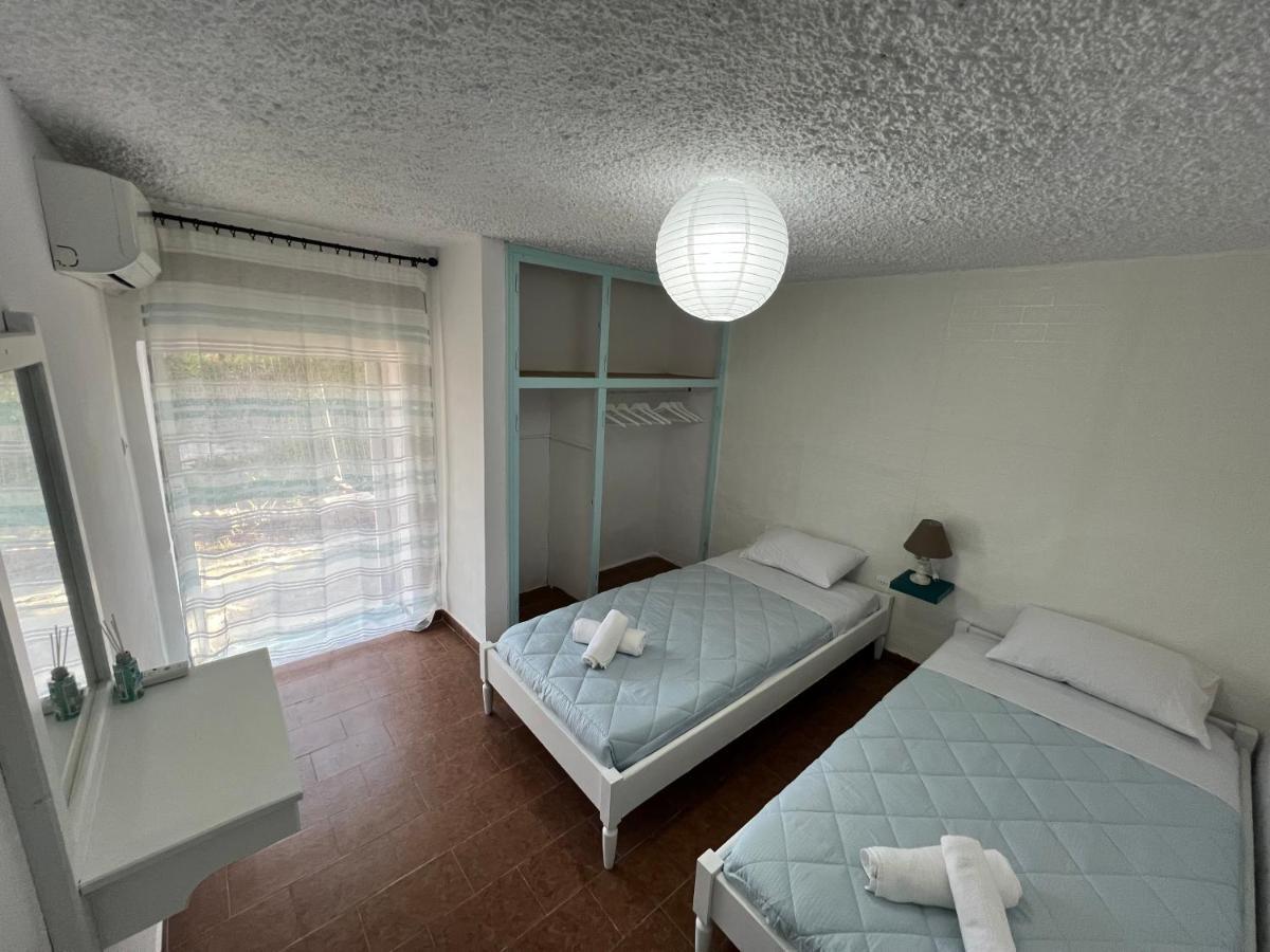 Ciel Apartment, 5 Minutes Walk From Ipsos Beach! Esterno foto